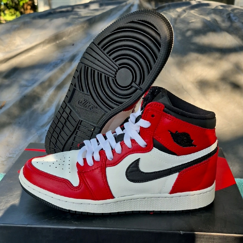 Jordan 1 'Chicago' High Top - Size 7 Womens, 5.5 Mens
